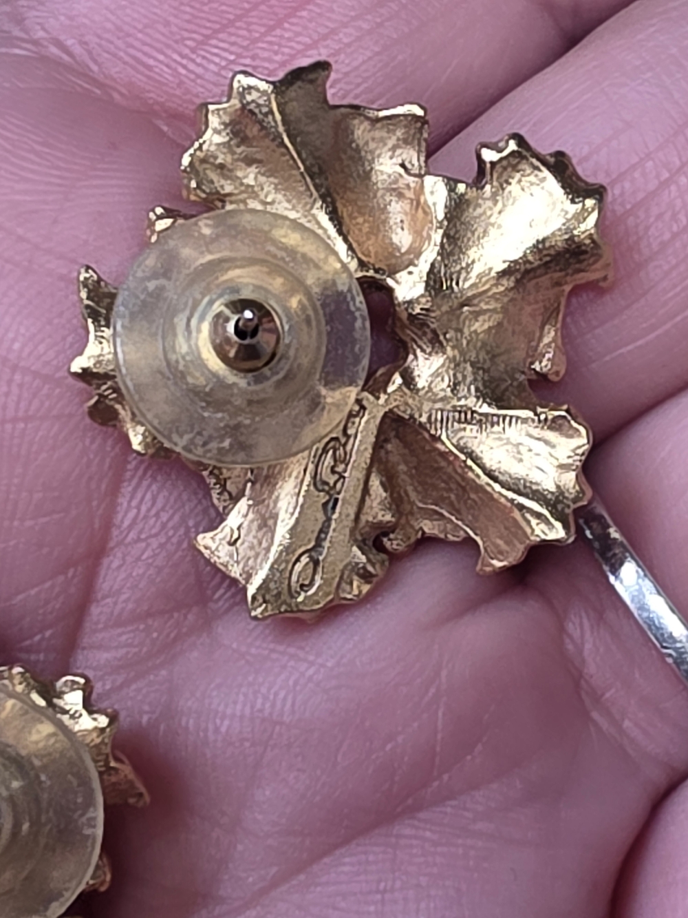Oscar de la Renta Gold Floral Leaf Post Back Earrings - Picture 3 of 4